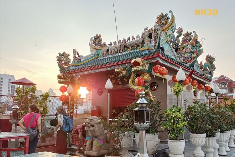ขอโชคลาภกลางเยาวราช