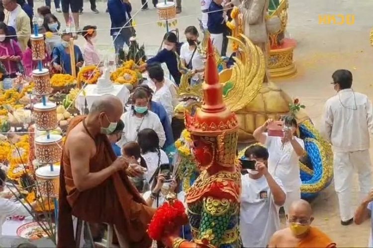 พระอาทิตย์ทรงกลดกลางพิธีเบิกเนตร