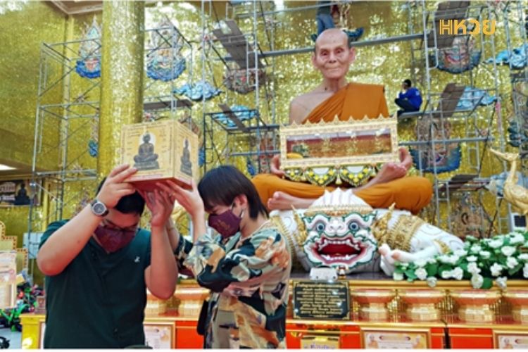สายบุญกราบไหว้หลวงพ่อพูล