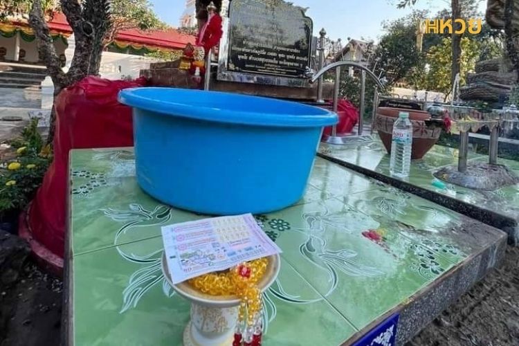 บนท้าวเวสสุวรรณพระธาตุพนม